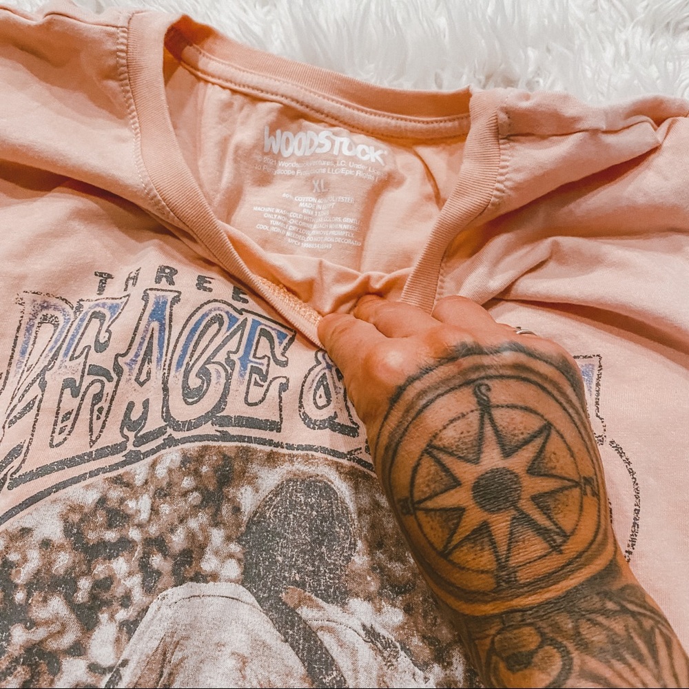 ❌SOLD❌WOODSTOCK peace & love graphic t shirt pink rose xl - Picture 4 of 4